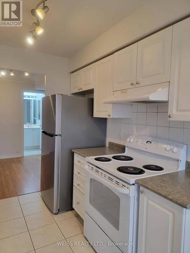 713 - 55 Strathaven Drive, Mississauga, ON - Indoor Photo Showing Kitchen