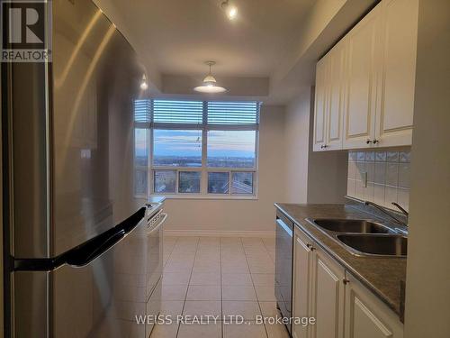 713 - 55 Strathaven Drive, Mississauga, ON - Indoor Photo Showing Kitchen With Double Sink