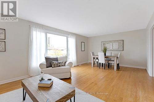 2660 Conn Street, Ottawa, ON - Indoor Photo Showing Living Room