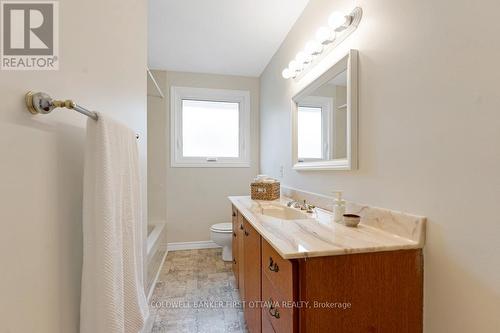 2660 Conn Street, Ottawa, ON - Indoor Photo Showing Bathroom