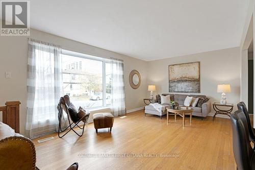 2660 Conn Street, Ottawa, ON - Indoor Photo Showing Living Room