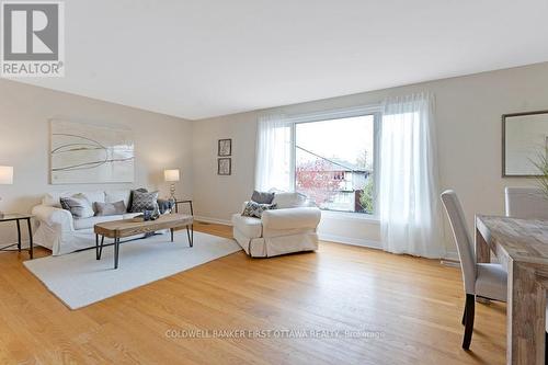 2660 Conn Street, Ottawa, ON - Indoor Photo Showing Living Room