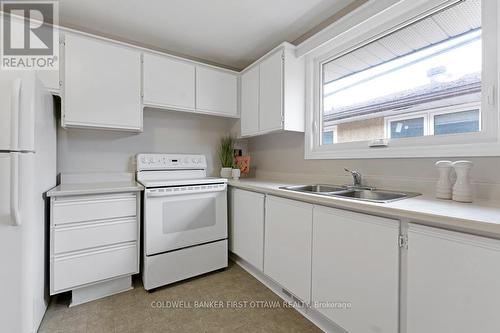 2660 Conn Street, Ottawa, ON - Indoor Photo Showing Kitchen With Double Sink