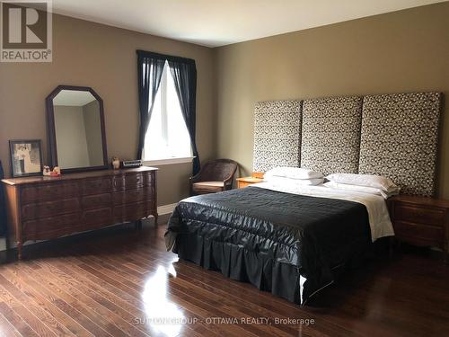 40 St. Helen'S Place, Ottawa, ON - Indoor Photo Showing Bedroom