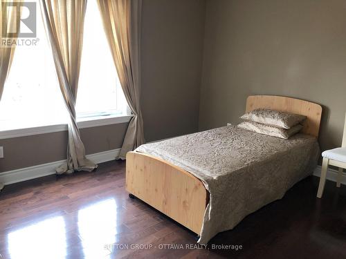 40 St. Helen'S Place, Ottawa, ON - Indoor Photo Showing Bedroom