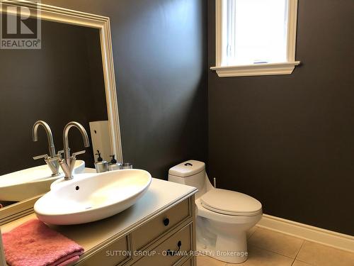 40 St. Helen'S Place, Ottawa, ON - Indoor Photo Showing Bathroom