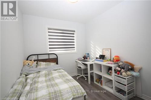 17 Barley Lane, Hamilton, ON - Indoor Photo Showing Bedroom