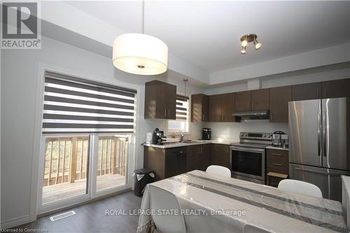 17 Barley Lane, Hamilton, ON - Indoor Photo Showing Kitchen