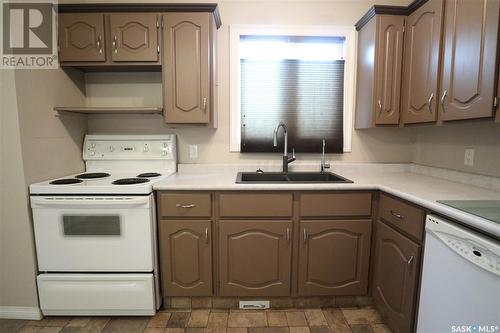 278 Trifunov Crescent, Regina, SK - Indoor Photo Showing Kitchen With Double Sink