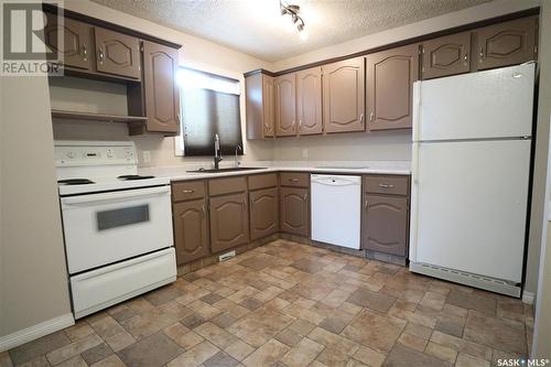 278 Trifunov Crescent, Regina, SK - Indoor Photo Showing Kitchen