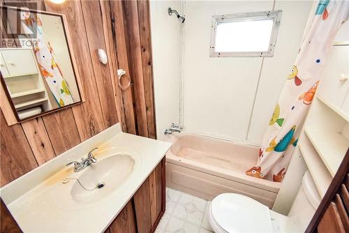 5 Andrew Street, Wahnapitae, ON - Indoor Photo Showing Bathroom