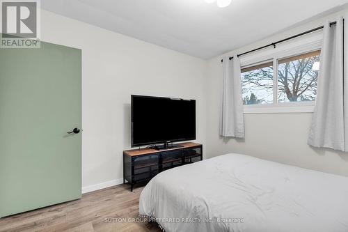 1200 Lancaster Street, London, ON - Indoor Photo Showing Bedroom