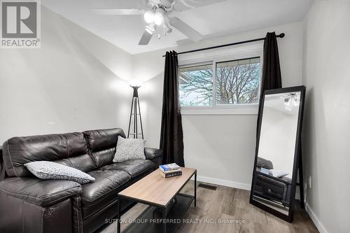 1200 Lancaster Street, London, ON - Indoor Photo Showing Living Room