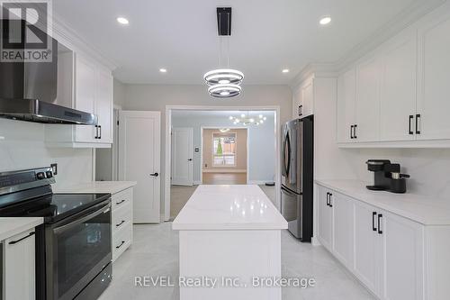 6304 Ker Street, Niagara Falls (216 - Dorchester), ON - Indoor Photo Showing Kitchen