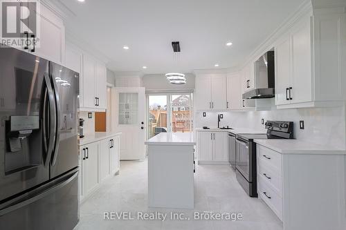 6304 Ker Street, Niagara Falls (216 - Dorchester), ON - Indoor Photo Showing Kitchen