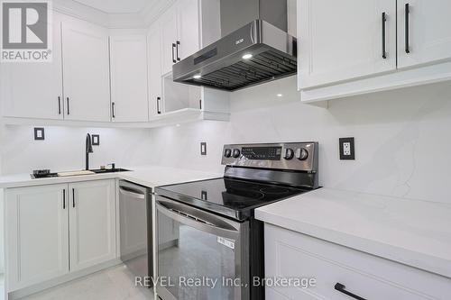 6304 Ker Street, Niagara Falls (216 - Dorchester), ON - Indoor Photo Showing Kitchen