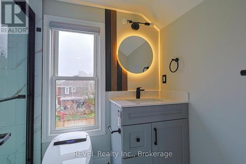 6304 Ker Street, Niagara Falls (216 - Dorchester), ON - Indoor Photo Showing Bathroom