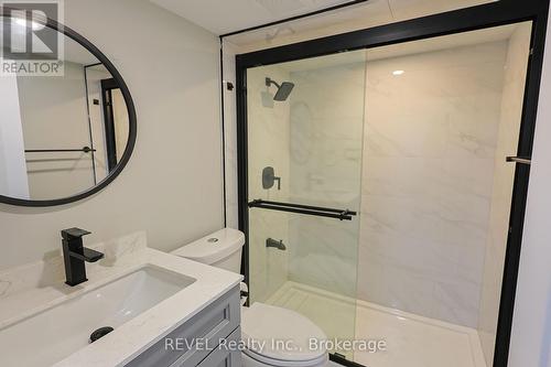 6304 Ker Street, Niagara Falls (216 - Dorchester), ON - Indoor Photo Showing Bathroom