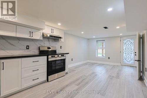 6304 Ker Street, Niagara Falls (216 - Dorchester), ON - Indoor Photo Showing Kitchen