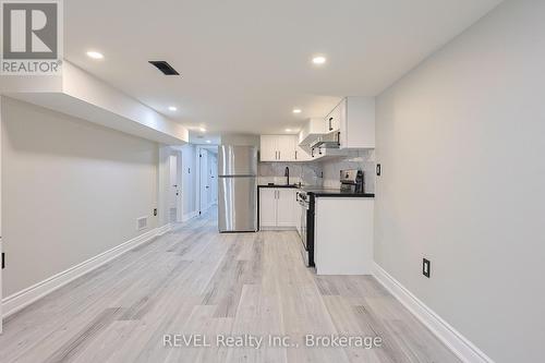 6304 Ker Street, Niagara Falls (216 - Dorchester), ON - Indoor Photo Showing Kitchen