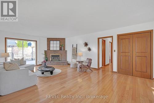 48 Port Master Drive, St. Catharines (439 - Martindale Pond), ON - Indoor Photo Showing Living Room With Fireplace