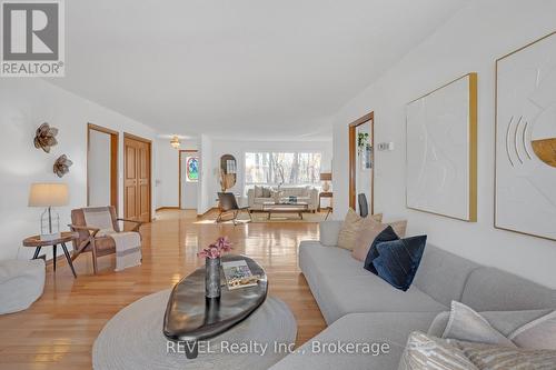 48 Port Master Drive, St. Catharines (439 - Martindale Pond), ON - Indoor Photo Showing Living Room