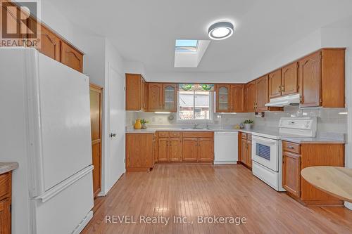 48 Port Master Drive, St. Catharines (439 - Martindale Pond), ON - Indoor Photo Showing Kitchen