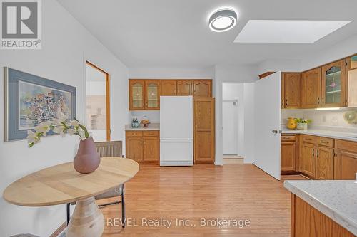 48 Port Master Drive, St. Catharines (439 - Martindale Pond), ON - Indoor Photo Showing Kitchen