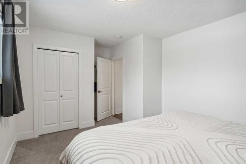 Primary bedroom - 2055 33 Street Se, Calgary, AB 