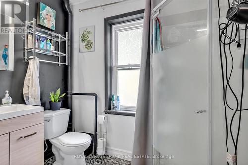 25 Victoria Avenue, Peterborough (Northcrest), ON - Indoor Photo Showing Bathroom