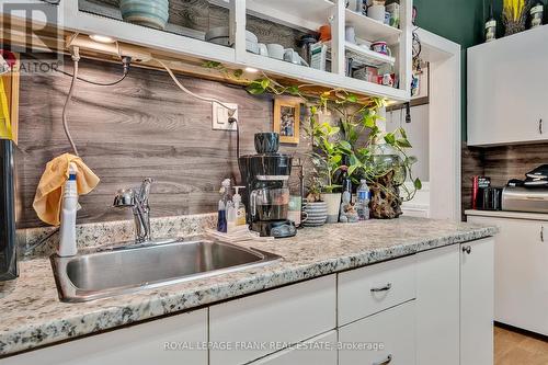 25 Victoria Avenue, Peterborough (Northcrest), ON - Indoor Photo Showing Kitchen