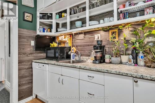 25 Victoria Avenue, Peterborough (Northcrest), ON - Indoor Photo Showing Kitchen