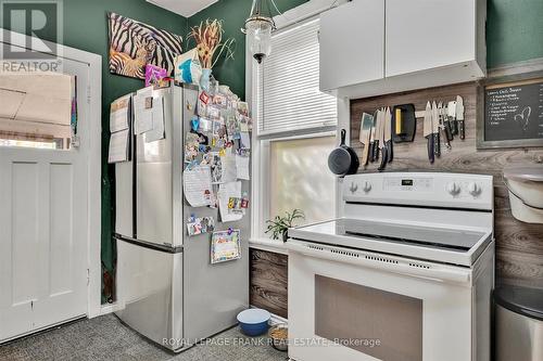 25 Victoria Avenue, Peterborough (Northcrest), ON - Indoor Photo Showing Kitchen