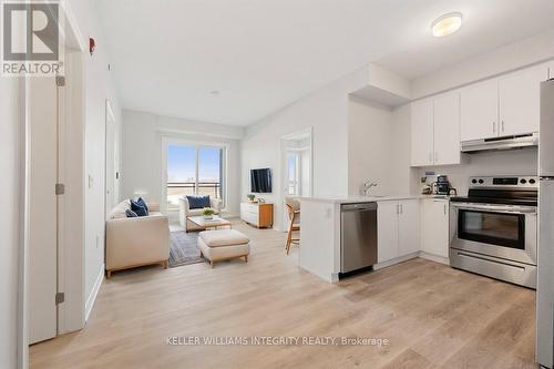 313 - 1350 Hemlock Street, Ottawa, ON - Indoor Photo Showing Kitchen With Stainless Steel Kitchen