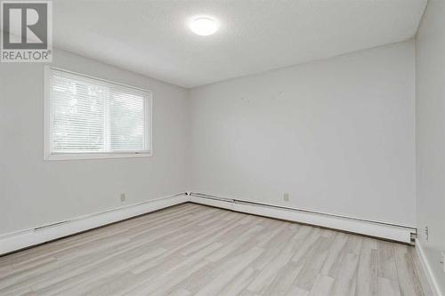 202, 219 Huntington Park Bay Nw, Calgary, AB - Indoor Photo Showing Other Room