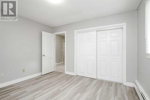 202, 219 Huntington Park Bay Nw, Calgary, AB - Indoor Photo Showing Other Room