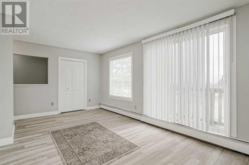 202, 219 Huntington Park Bay Nw, Calgary, AB - Indoor Photo Showing Other Room