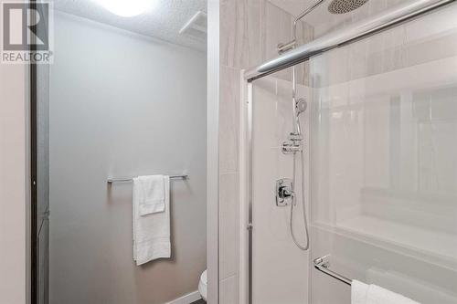 605, 122 Mahogany Centre Se, Calgary, AB - Indoor Photo Showing Bathroom