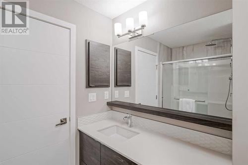 605, 122 Mahogany Centre Se, Calgary, AB - Indoor Photo Showing Bathroom