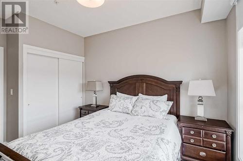 605, 122 Mahogany Centre Se, Calgary, AB - Indoor Photo Showing Bedroom