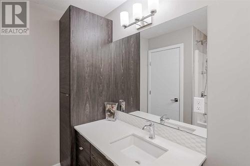 605, 122 Mahogany Centre Se, Calgary, AB - Indoor Photo Showing Bathroom