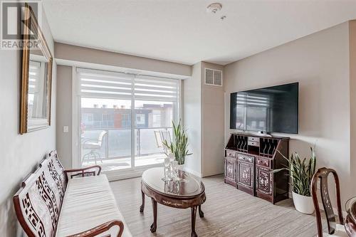 605, 122 Mahogany Centre Se, Calgary, AB - Indoor Photo Showing Living Room