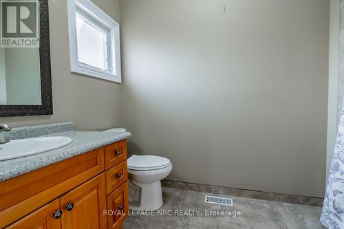 57 Sullivan Avenue, Thorold (557 - Thorold Downtown), ON - Indoor Photo Showing Bathroom