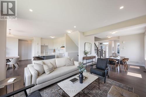 1007 Canoe Street, Ottawa, ON - Indoor Photo Showing Living Room