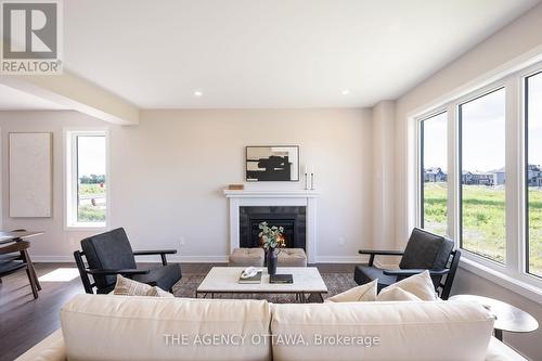 1007 Canoe Street, Ottawa, ON - Indoor Photo Showing Living Room With Fireplace