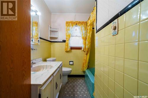 2737 Broder Street, Regina, SK - Indoor Photo Showing Bathroom