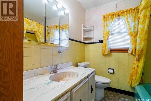 2737 Broder Street, Regina, SK - Indoor Photo Showing Bathroom