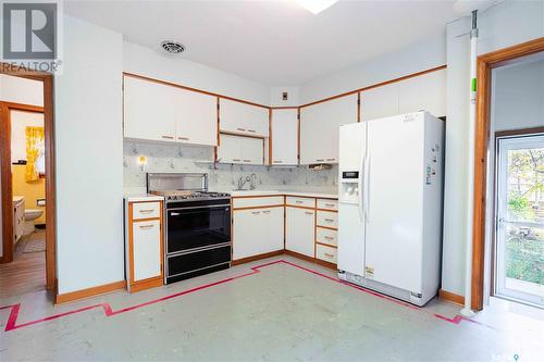 2737 Broder Street, Regina, SK - Indoor Photo Showing Kitchen