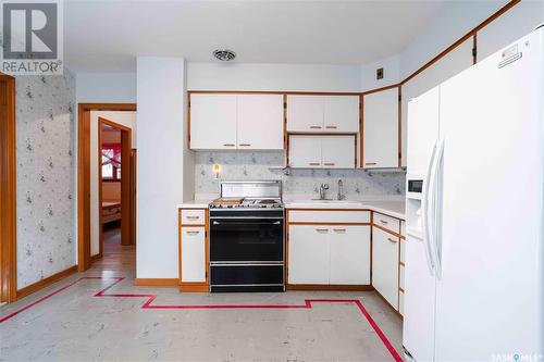 2737 Broder Street, Regina, SK - Indoor Photo Showing Kitchen