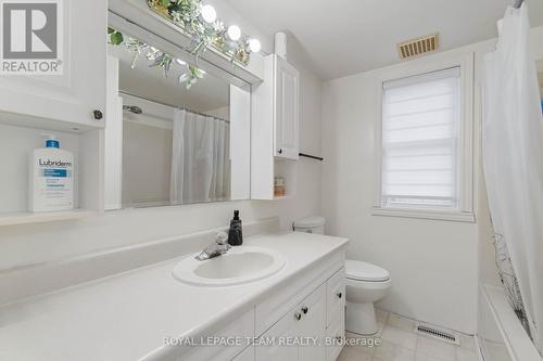 2238 Pitt Street, Cornwall, ON - Indoor Photo Showing Bathroom